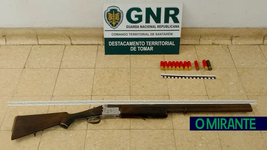 Detido por posse ilegal de espingarda em Tomar Detido por posse ilegal de espingarda em Tomar