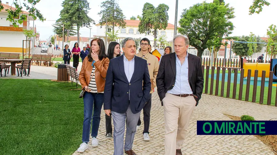 Largo Dr. Moita em Cortiçóis requalificado renova importância do médico Largo Dr. Moita em Cortiçóis requalificado renova importância do médico