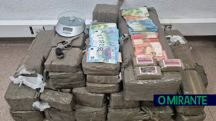 Apanhado a traficar 803 doses de haxixe na Póvoa de Santa Iria Apanhado a traficar 803 doses de haxixe na Póvoa de Santa Iria