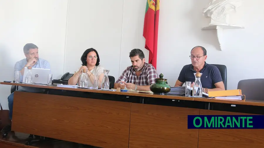 Esplanadas junto ao Rio Sorraia devem quase 10 mil euros à Câmara de Coruche Esplanadas junto ao Rio Sorraia devem quase 10 mil euros à Câmara de Coruche