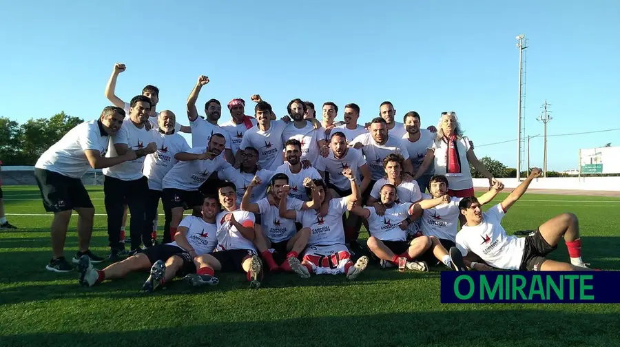Águias de Alpiarça vence 2ª divisão distrital de futebol Águias de Alpiarça vence 2ª divisão distrital de futebol