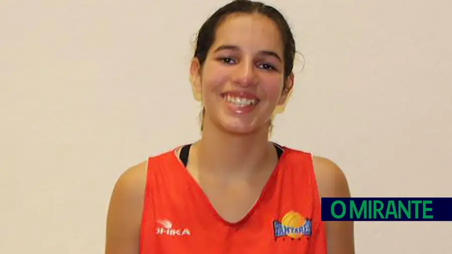 Maria Fidalgo chamada à selecção nacional sub-15 de basquetebol