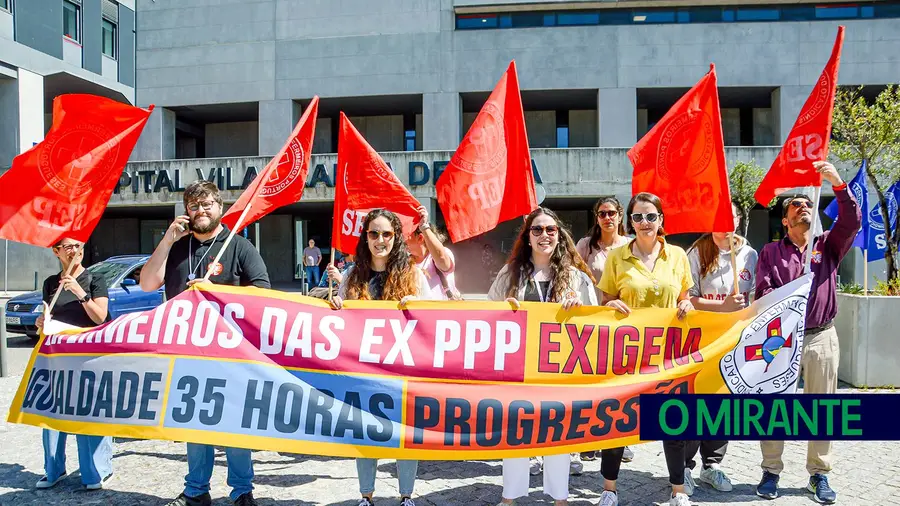 Enfermeiros do Hospital de VFX entregam postais de protesto à administração Enfermeiros do Hospital de VFX entregam postais de protesto à administração
