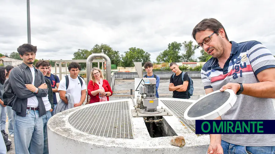 Centenas de alunos aprenderam processo de tratamento de águas residuais