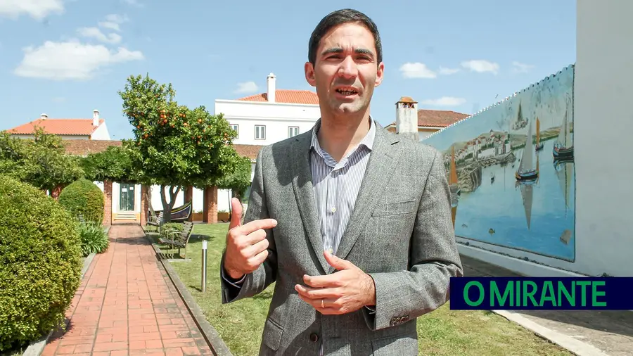 Sérgio Oliveira: o autarca de Constância discreto na acção e moderado nas ambições políticas Sérgio Oliveira: o autarca de Constância discreto na acção e moderado nas ambições políticas