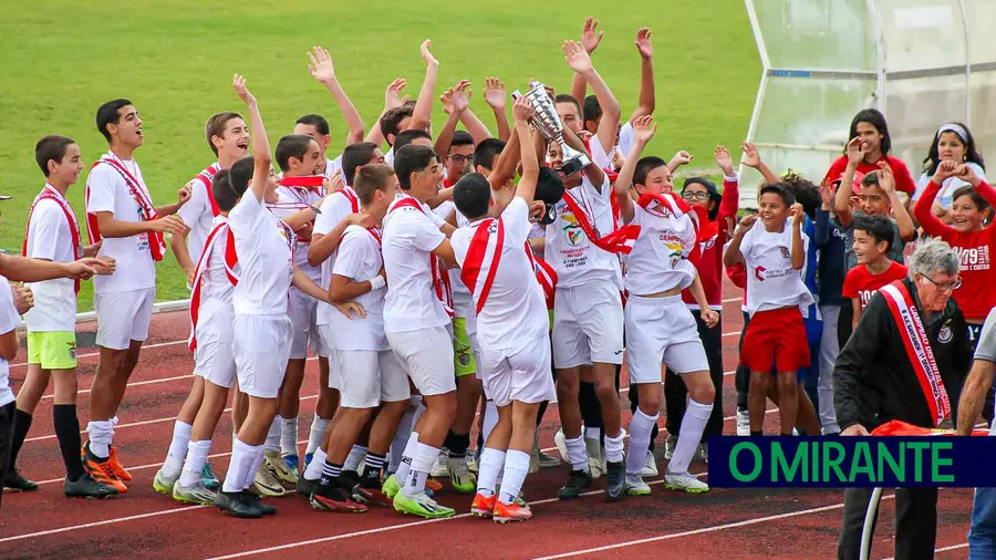 Iniciados do SL Cartaxo campeões distritais sem derrotas Iniciados do SL Cartaxo campeões distritais sem derrotas