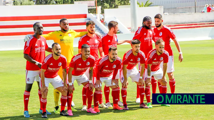 União de Santarém empata e diz adeus à subida à Liga 3 União de Santarém empata e diz adeus à subida à Liga 3