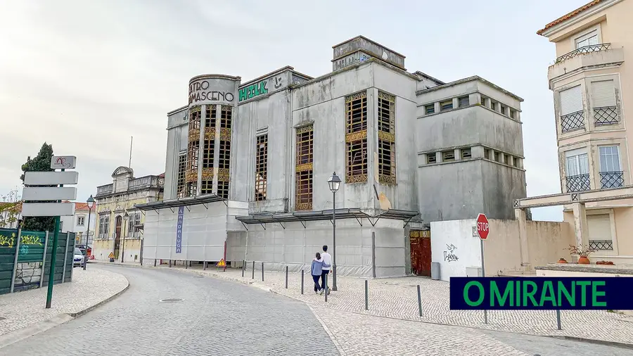 Teatro Rosa Damasceno é um presente envenenado difícil de desembrulhar Teatro Rosa Damasceno é um presente envenenado difícil de desembrulhar