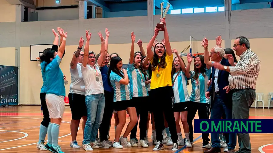 Juvenis do Vitória de Santarém campeãs distritais de futsal