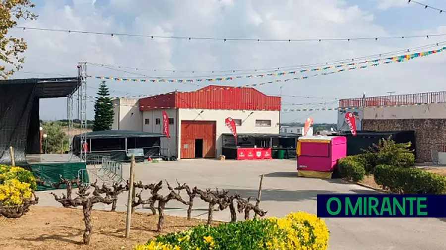 Obras junto à Casa das Coletividades de Alcanhões com apoio municipal Obras junto à Casa das Coletividades de Alcanhões com apoio municipal