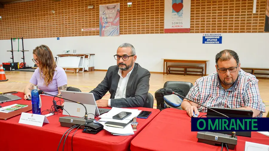 Queixas sobre ruído dos aviões em Alverca vão chegar ao Governo Queixas sobre ruído dos aviões em Alverca vão chegar ao Governo