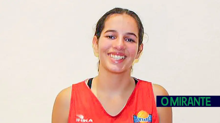 Maria Fidalgo chamada à selecção nacional sub-15 de basquetebol