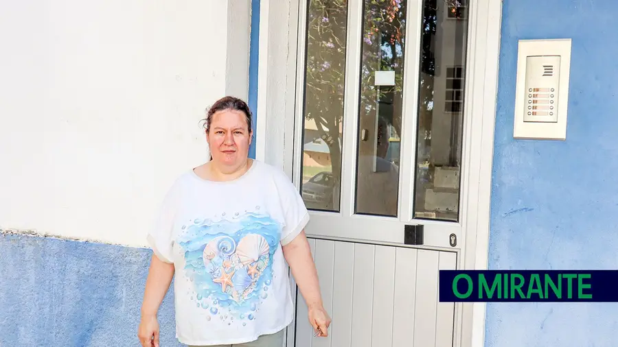 Renda duplica e mãe de quatro filhos desespera com ameaça de ficar sem tecto Renda duplica e mãe de quatro filhos desespera com ameaça de ficar sem tecto