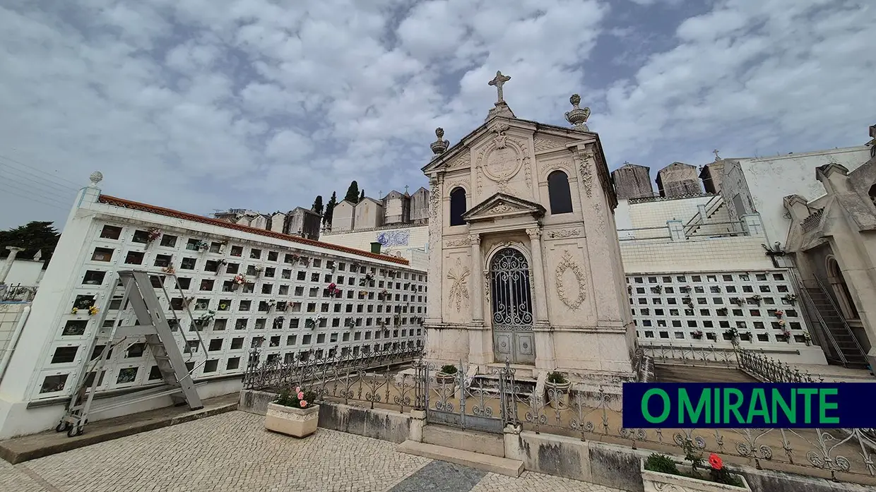 Vila Franca de Xira honra ícones do concelho com visita guiada no cemitério