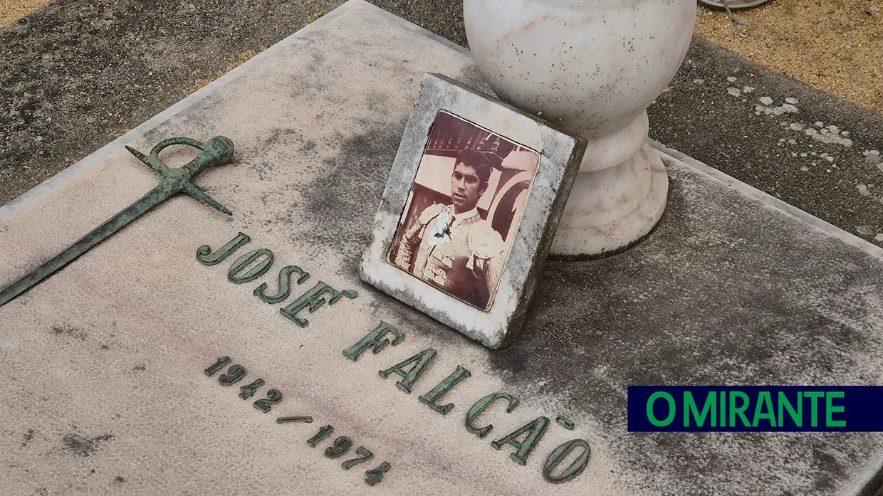 Vila Franca de Xira honra ícones do concelho com visita guiada no cemitério