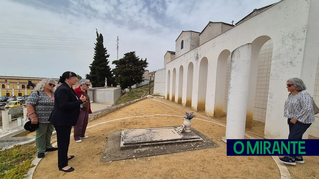 Vila Franca de Xira honra ícones do concelho com visita guiada no cemitério