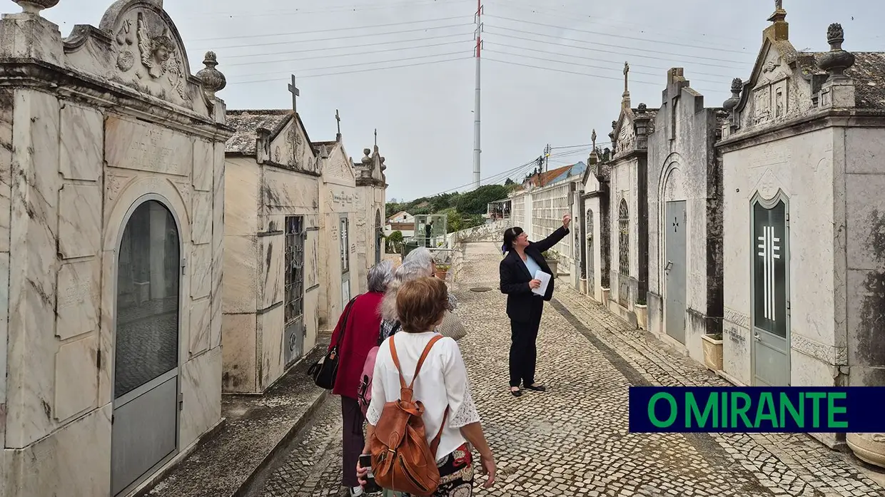 Vila Franca de Xira honra ícones do concelho com visita guiada no cemitério