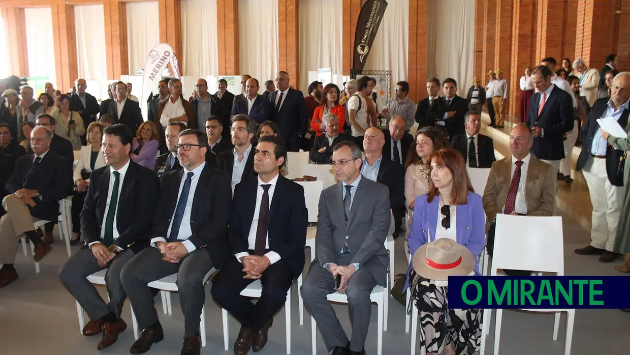 Feira Nacional de Agricultura inaugurada com visita rápida do Presidente da República