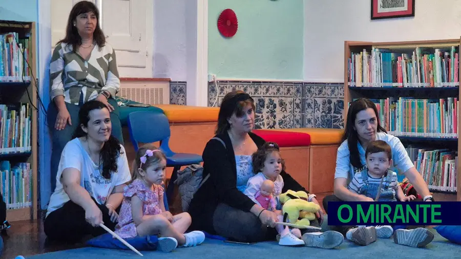 Bebés e pais viveram experiência sensorial em Benavente Bebés e pais viveram experiência sensorial em Benavente