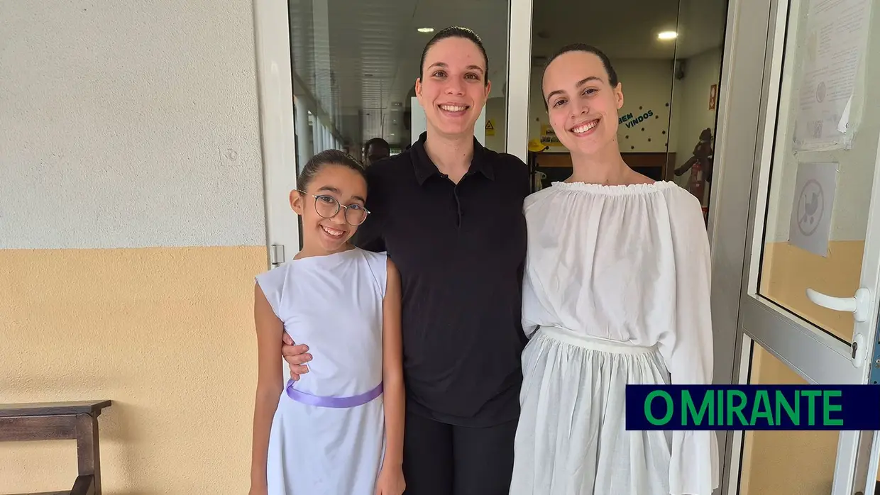 Espectáculo de ballet no palco do Centro Social e Paroquial de Azambuja