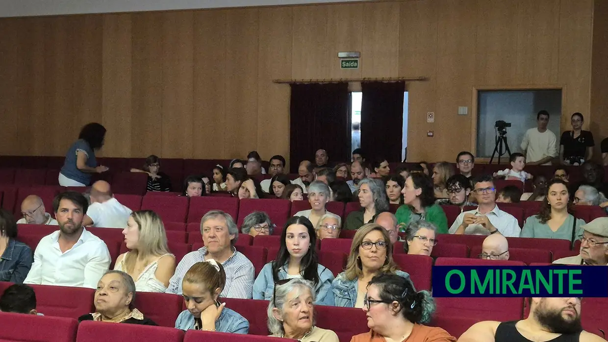 Espectáculo de ballet no palco do Centro Social e Paroquial de Azambuja