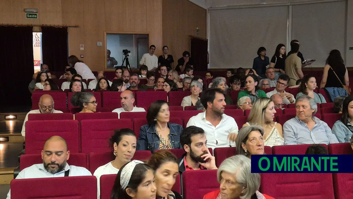 Espectáculo de ballet no palco do Centro Social e Paroquial de Azambuja