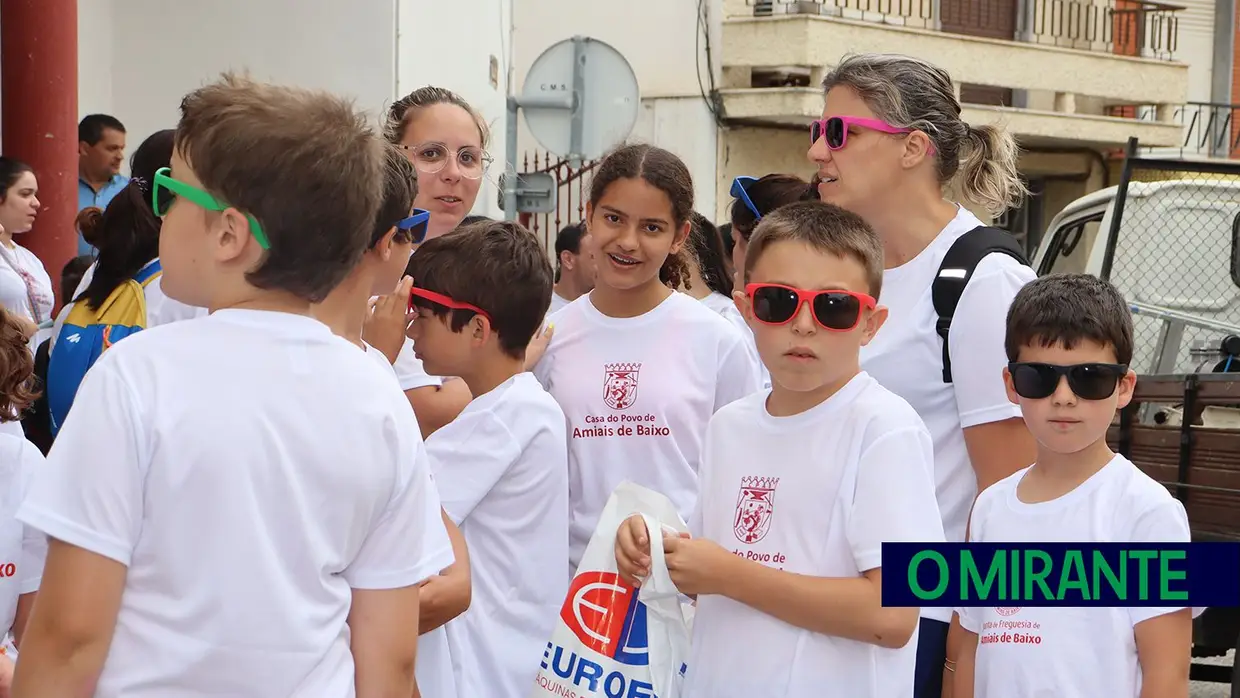 Cor e juventude nos festejos populares em Amiais de Baixo