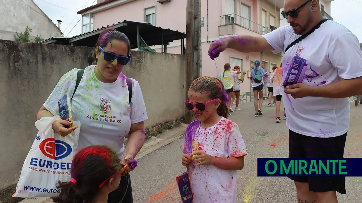 Cor e juventude nos festejos populares em Amiais de Baixo