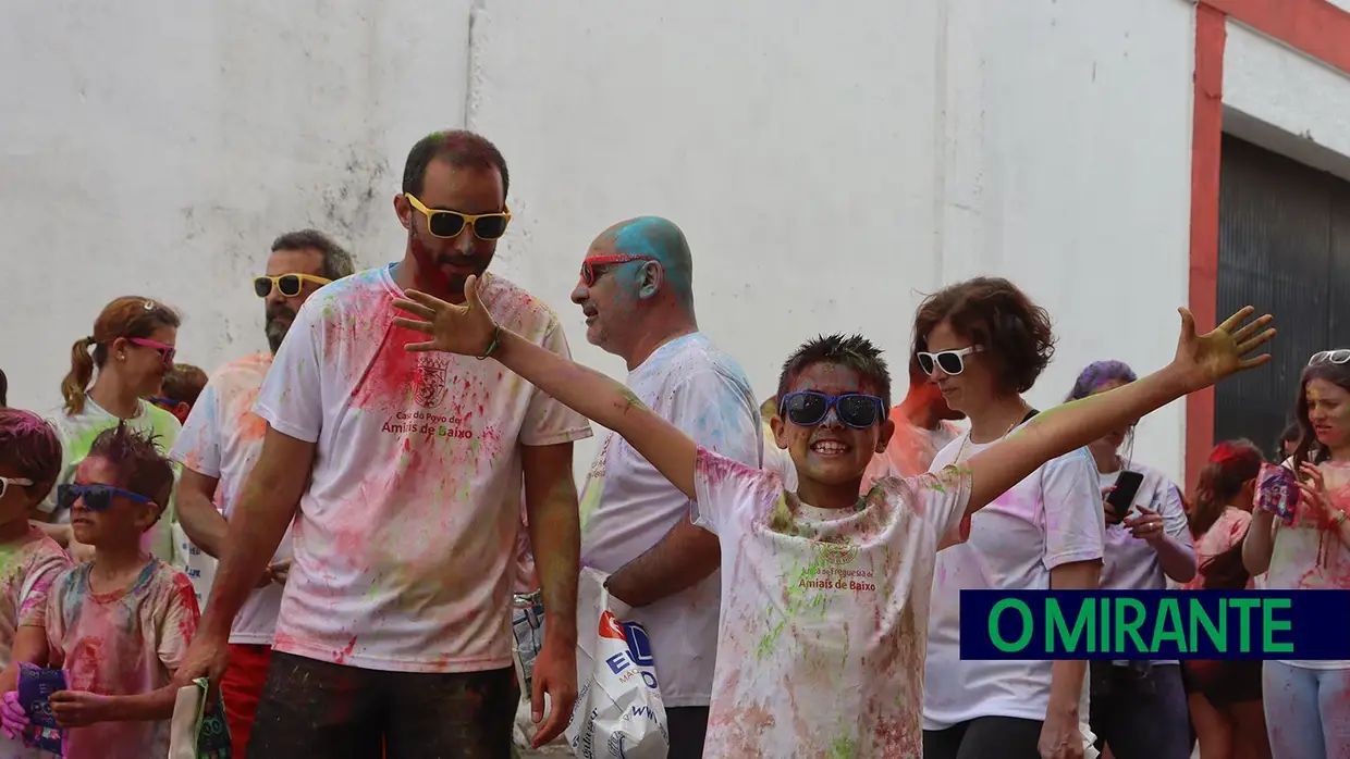 Cor e juventude nos festejos populares em Amiais de Baixo