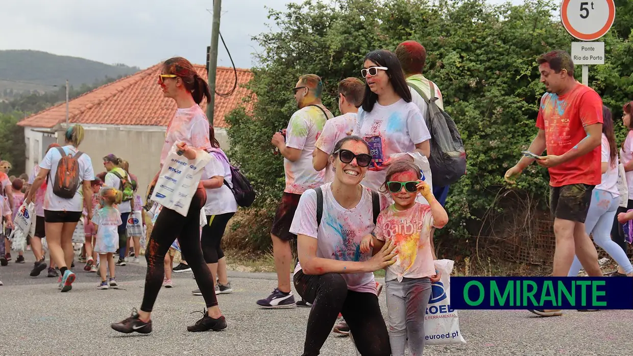 Cor e juventude nos festejos populares em Amiais de Baixo