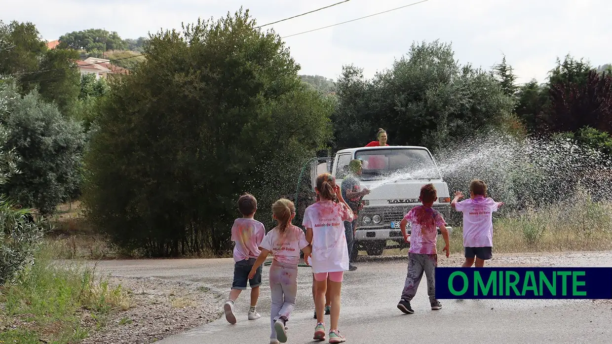 Cor e juventude nos festejos populares em Amiais de Baixo