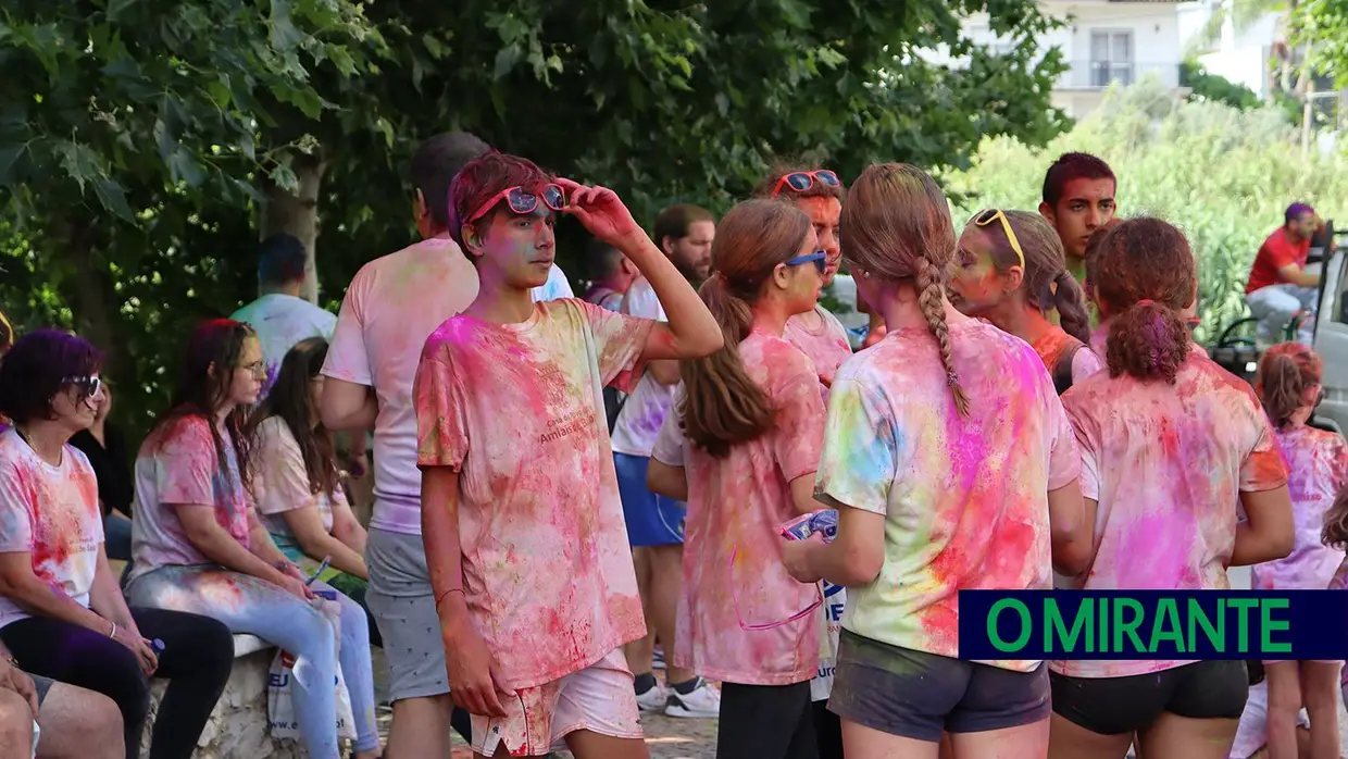 Cor e juventude nos festejos populares em Amiais de Baixo