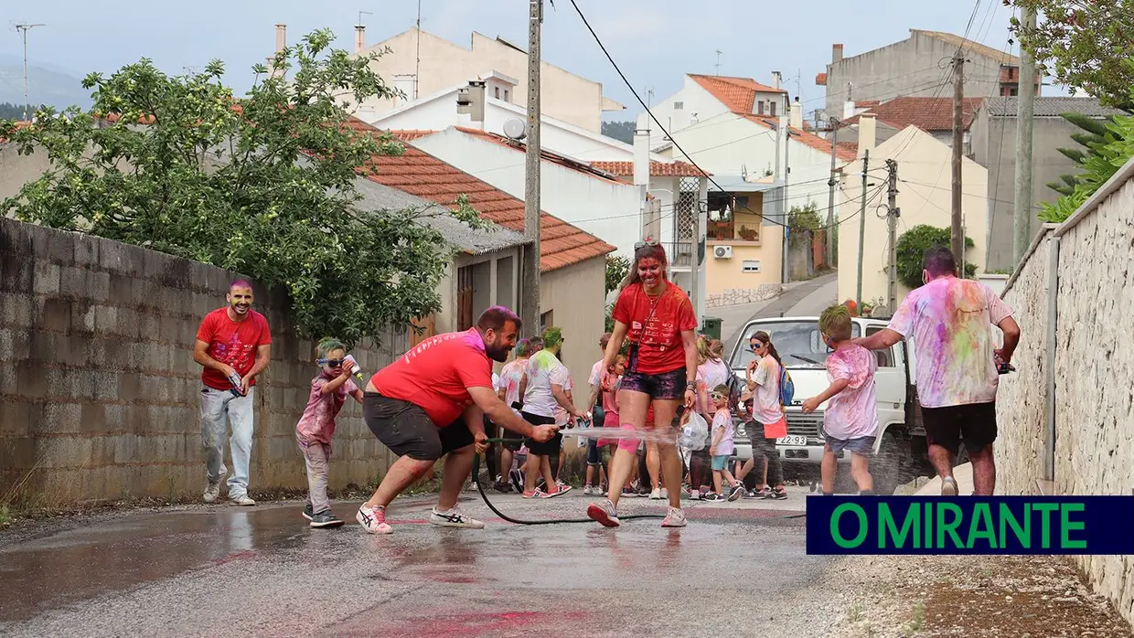 Cor e juventude nos festejos populares em Amiais de Baixo