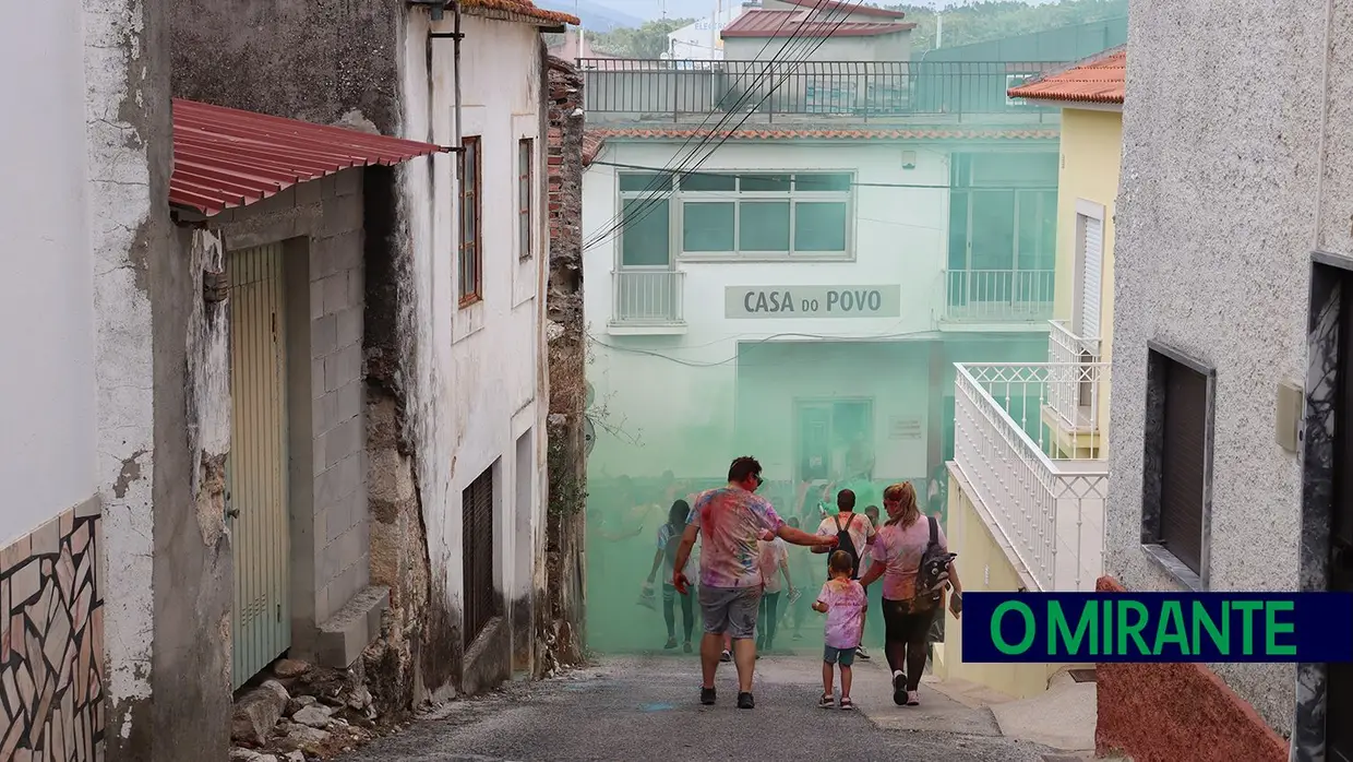 Cor e juventude nos festejos populares em Amiais de Baixo