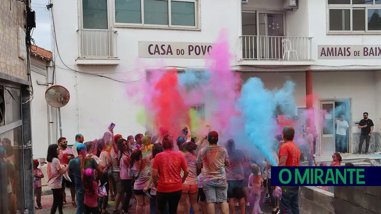 Cor e juventude nos festejos populares em Amiais de Baixo