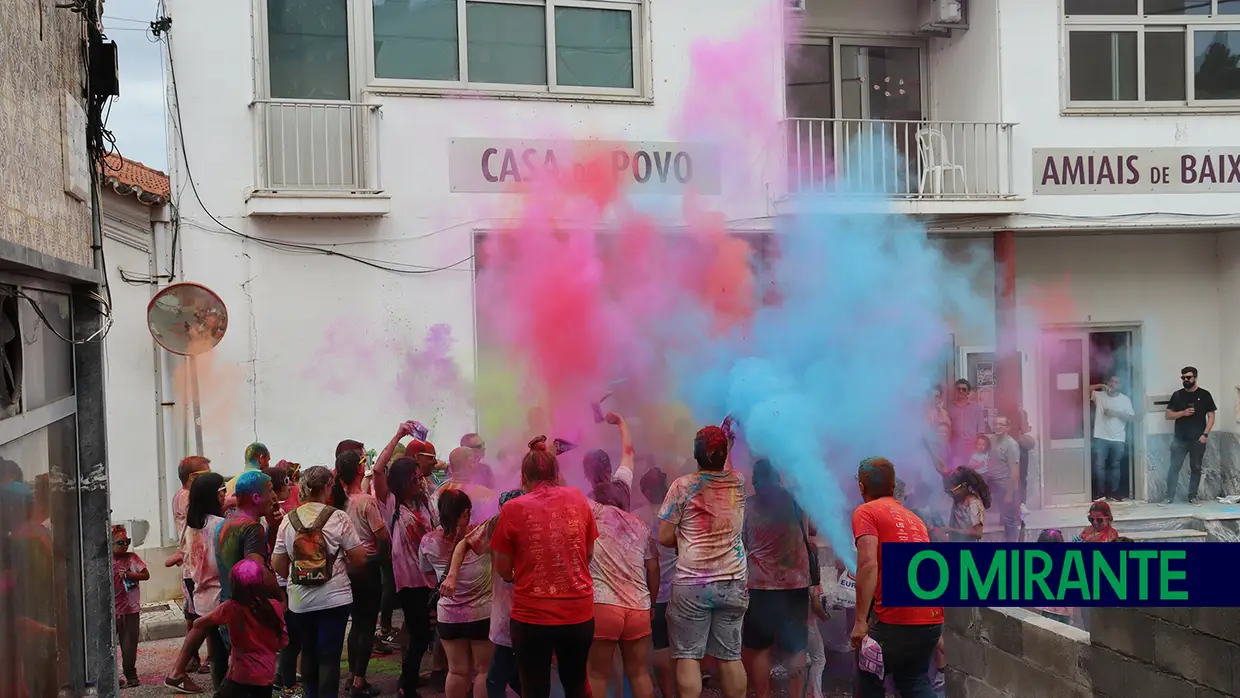 Cor e juventude nos festejos populares em Amiais de Baixo