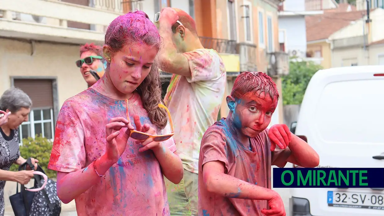 Cor e juventude nos festejos populares em Amiais de Baixo