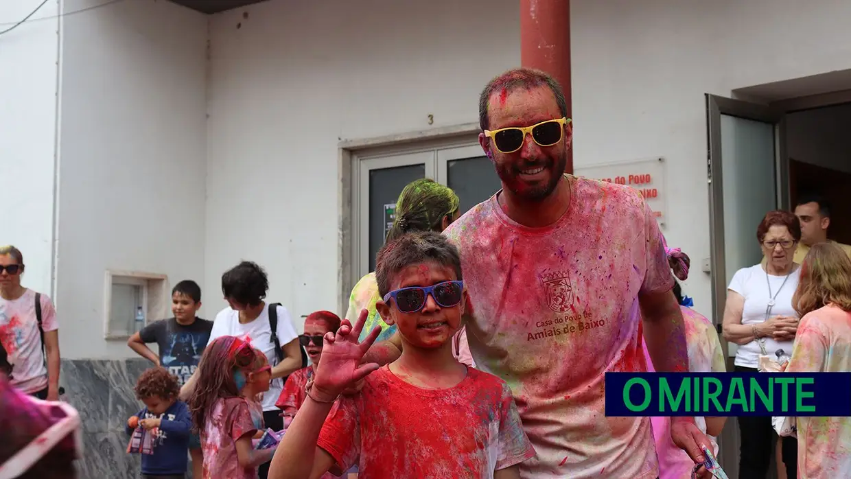 Cor e juventude nos festejos populares em Amiais de Baixo