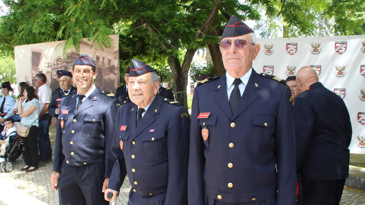 Primeiro carro dos Bombeiros de Almeirim recuperado nos 75 anos da corporação