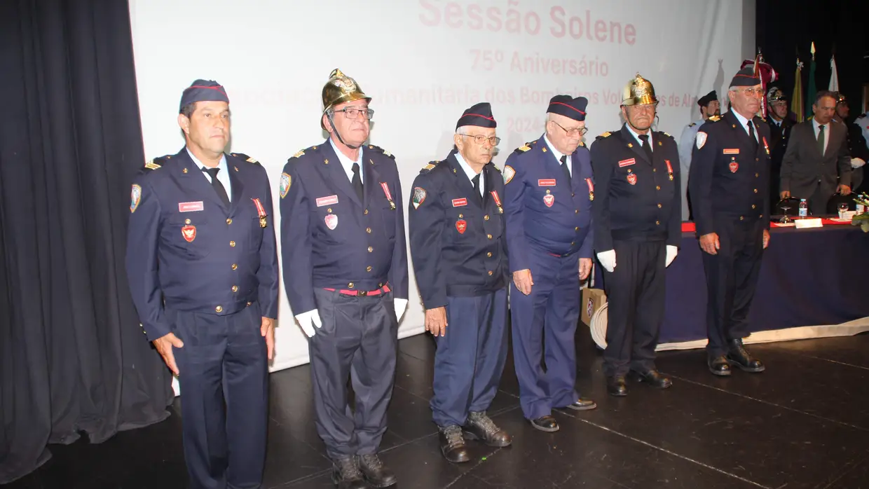 Primeiro carro dos Bombeiros de Almeirim recuperado nos 75 anos da corporação