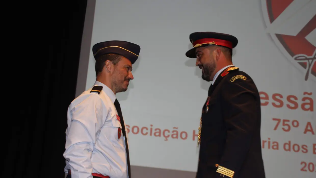 Primeiro carro dos Bombeiros de Almeirim recuperado nos 75 anos da corporação