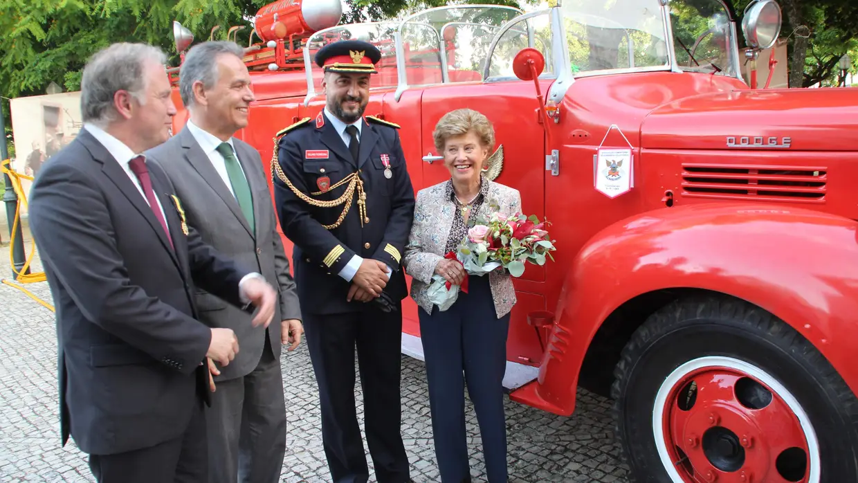 Primeiro carro dos Bombeiros de Almeirim recuperado nos 75 anos da corporação