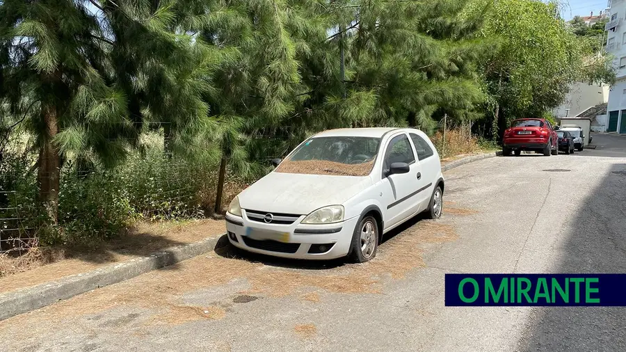 Carros abandonados em Santarém continua a gerar queixas