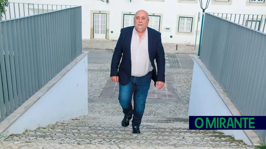 Do departamento de obras à presidência da câmara sem beijos nem abraços Do departamento de obras à presidência da câmara sem beijos nem abraços
