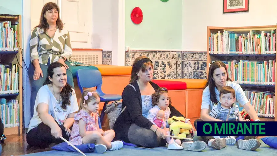 Bebés e pais viveram experiência sensorial em Benavente Bebés e pais viveram experiência sensorial em Benavente