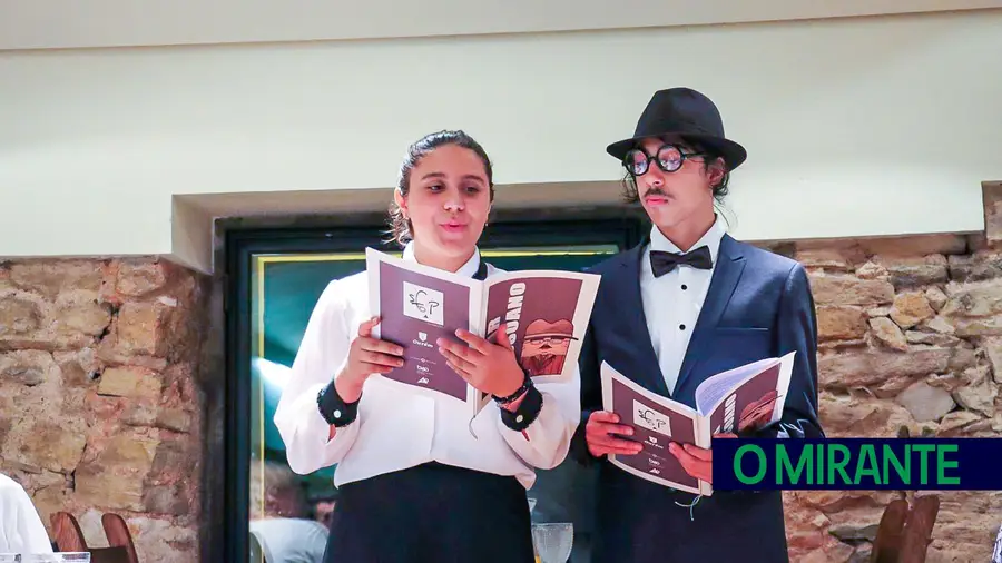 Alunos de Ourém continuam a estudar e a divulgar obra e vida de Fernando Pessoa Alunos de Ourém continuam a estudar e a divulgar obra e vida de Fernando Pessoa