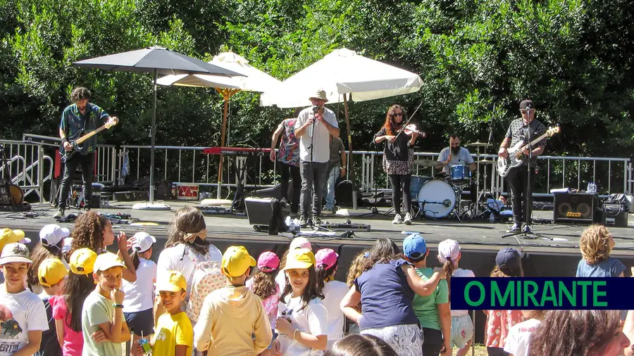 Quinta do Bill deram concerto para centenas de crianças em Tomar Quinta do Bill deram concerto para centenas de crianças em Tomar