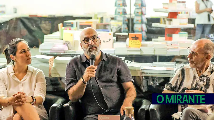 Feira do Livro de Tomar teve gestos solidários e apresentações de escritores da terra Feira do Livro de Tomar teve gestos solidários e apresentações de escritores da terra