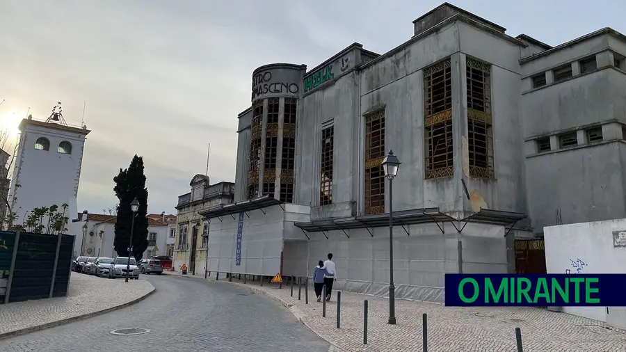 Antigo Teatro Rosa Damasceno em Santarém em leilão por 350 mil euros