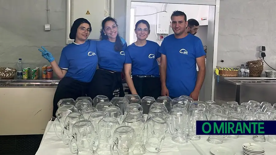 Jovens revelam cartaz da Festa da Amizade na Várzea Fresca Jovens revelam cartaz da Festa da Amizade na Várzea Fresca